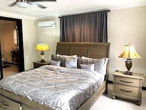 1 slaapkamer, een strijkplank/strijkijzer, wifi, beddengoed