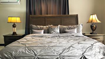 1 slaapkamer, een strijkplank/strijkijzer, wifi, beddengoed