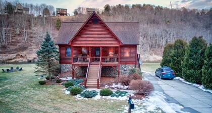 River Roost - on New River near Boone with fire pit, game room, pet friendly