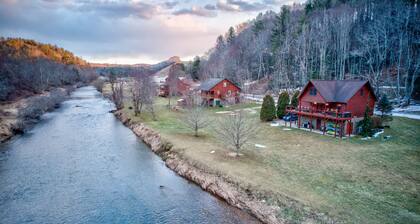 River Roost - on New River near Boone with fire pit, game room, pet friendly