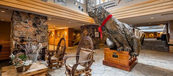 Ski-in/ski-out condo in the village w/ shared pool/hot tub, sauna, gym & more