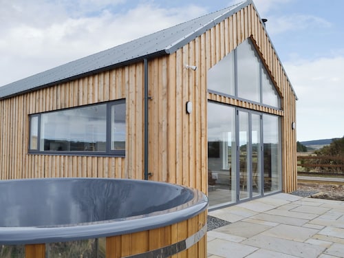 2 bedroom accommodation in Keith