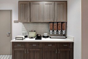 Free daily buffet breakfast - Homewood Suites by Hilton Santa Clarita (Valencia)