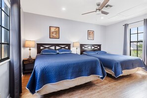6 bedrooms, travel crib, WiFi, bed sheets - Dream Getaway Away in 6BR/4.5 Bath Oasis with Heated Pool, Steps from the Beach (Naples)
