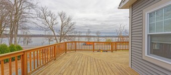 Gorgeous Views of Round Lake, Minutes to Saratoga