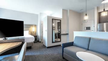 1 habitación, colchones con pillow-top, muebles diferentes y escritorio