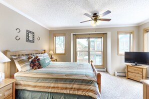 3 bedrooms, iron/ironing board, Internet, bed sheets