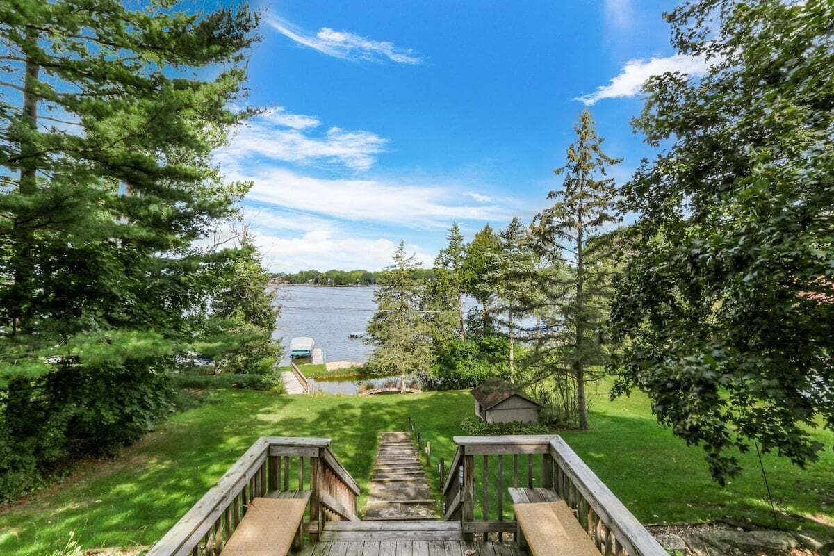 Peaceful lakefront home on a quiet family lake!
