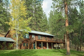 Exterior - Stable View Cabin - Alpine Falls Ranch (Superior)