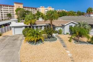 Property grounds - Beautiful Venice Beach Condo (Venice)