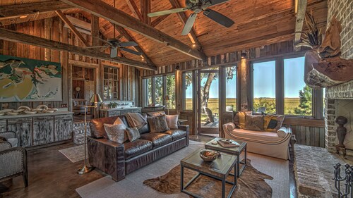 4-BR Hatcher House w/ docks, pool, & private firepit on Emma's Driftwood Farm