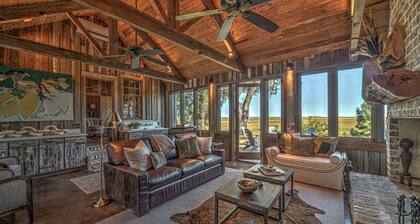 4-BR Hatcher House w/ docks, pool, & private firepit on Emma's Driftwood Farm