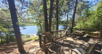Serene Sunset View Lakehouse Near Cascade Mountain