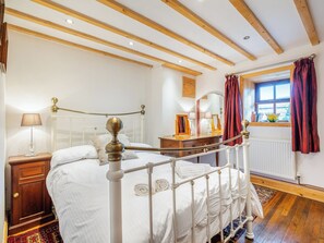 5 bedrooms, free WiFi, bed sheets