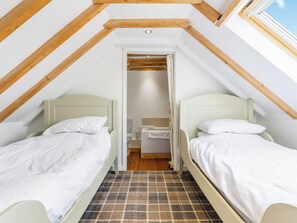5 bedrooms, free WiFi, bed sheets