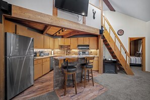 Frigorifero, microonde, forno, piano cottura