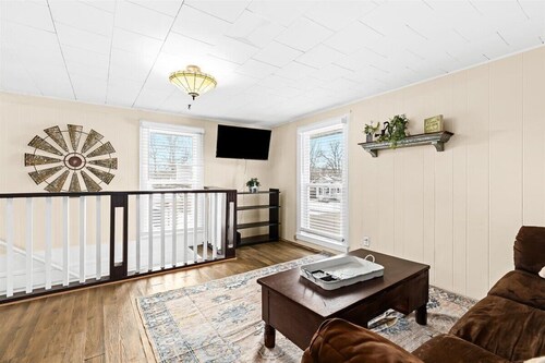 Quaint Cottage  2 Bedroom Unit in Downtown Fenton