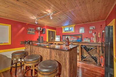 Stylish Suburban Home w/ Pool! 10 Mi to Royal Mtn