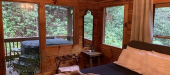 Private Creekside Cabin w/Hot Tub in the Nantahala Gorge