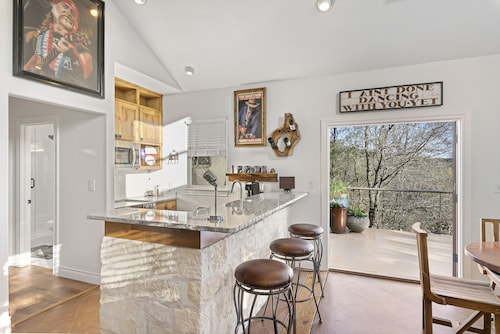 A "Willie" Nice House, with a Willie nice view! 509 East Avenue, Marble Falls