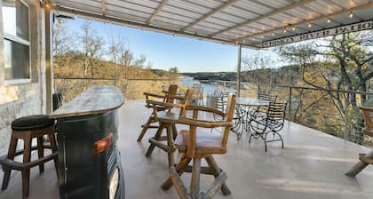 A "Willie" Nice House, with a Willie nice view! 509 East Avenue, Marble Falls