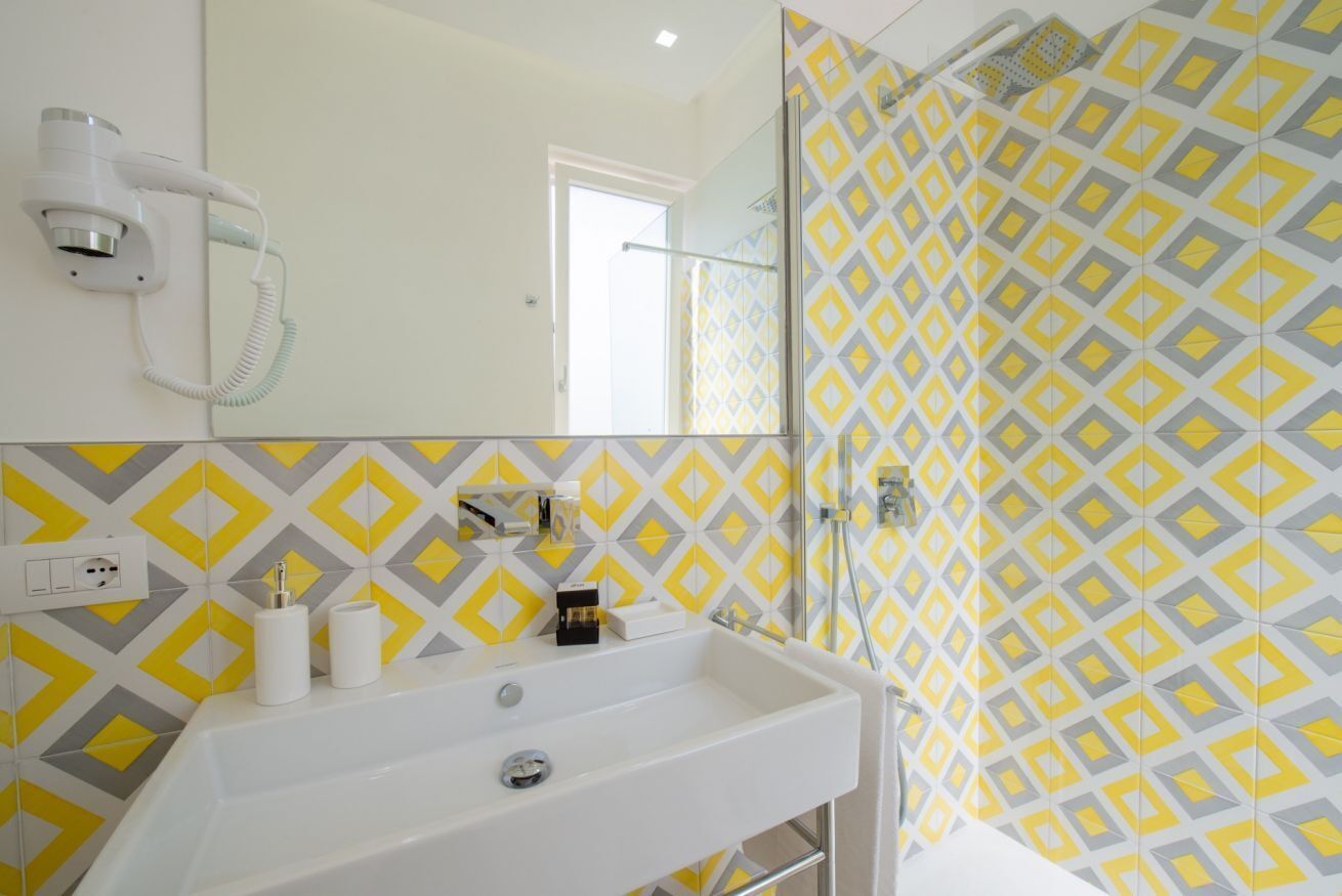 Doccia, asciugacapelli, bidet, asciugamani