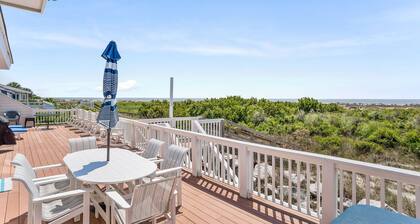 Oceanfront, elevator, 5 bedrooms, 4 KING beds, Hot Tub, spacious, super clean