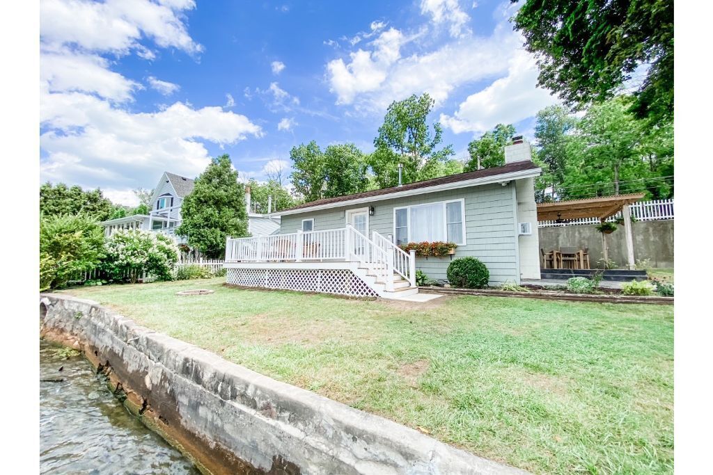 Charming cottage on Conesus Lake