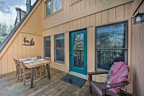 Outdoor dining - 1 Mi to Ski! Condo w/ Indoor Pool in Beech Mtn (Beech Mountain)