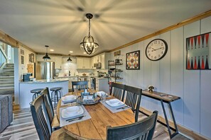 Dining - 1 Mi to Ski! Condo w/ Indoor Pool in Beech Mtn (Beech Mountain)