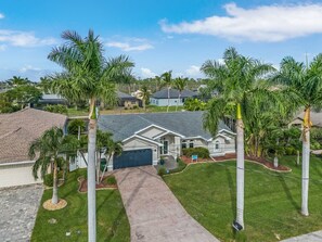 Exterior - Private Beach, Heated Pool, Kayaks, & Pool Table - Villa Las Palmas - Roelens Vacations (Cape Coral)