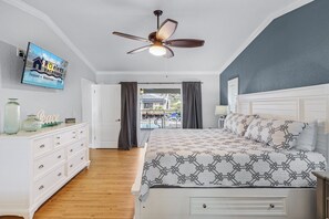 3 slaapkamers, een strijkplank/strijkijzer, reisbedje, gratis wifi