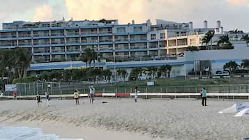 Una spiaggia nelle vicinanze, teli da spiaggia