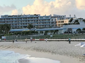 Beach nearby, beach towels - Maho Royal Islander, La Terrasse 2br 2ba Sleeps 6 Beautiful White Sand Beach
 (Lowlands)