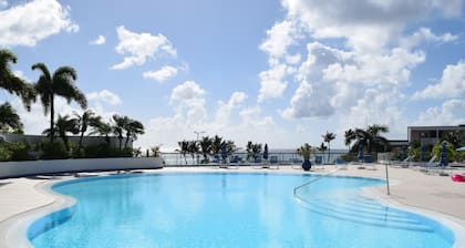 Maho Royal Islander, La Terrasse 2br 2ba Sleeps 6 Beautiful White Sand Beach