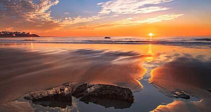 Beautiful 4bdrm - 1 Min Walk to Beach & Ocean Blvd!