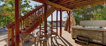 Spa, Private Pool, Water slide, game room, Lake Life Reunion, great location.