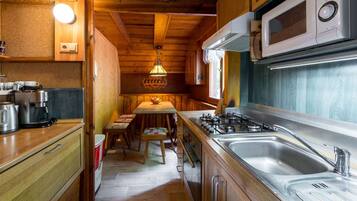 Micro-ondas, fogão, freezer