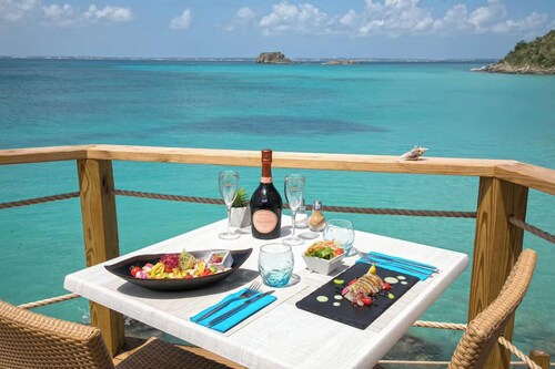 Beachfront holiday + pool in the charming  village of Grand Case