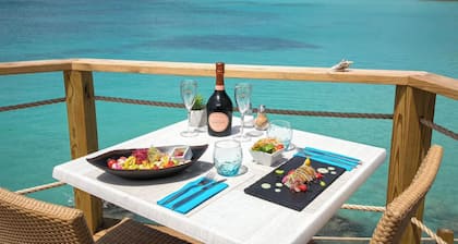 Beachfront holiday + pool in the charming village of Grand Case