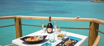 Beachfront holiday + pool in the charming village of Grand Case