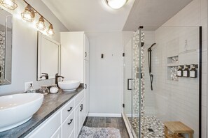 Combined shower/tub, hair dryer, towels, soap