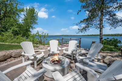 Beautiful Sunrise Views of Hall Lake!