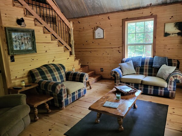 Smart-TV, Kamin, DVD-Player, Bücher