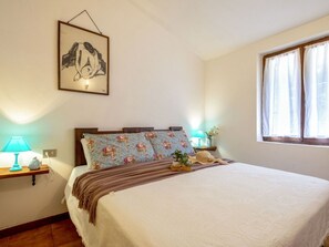 2 Schlafzimmer, Reisekinderbett