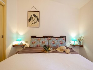 2 bedrooms, travel cot