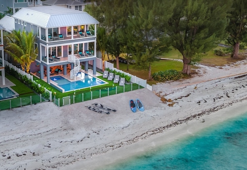 Beaches and Dreams: Ultimate Luxury Beachfront Paradise