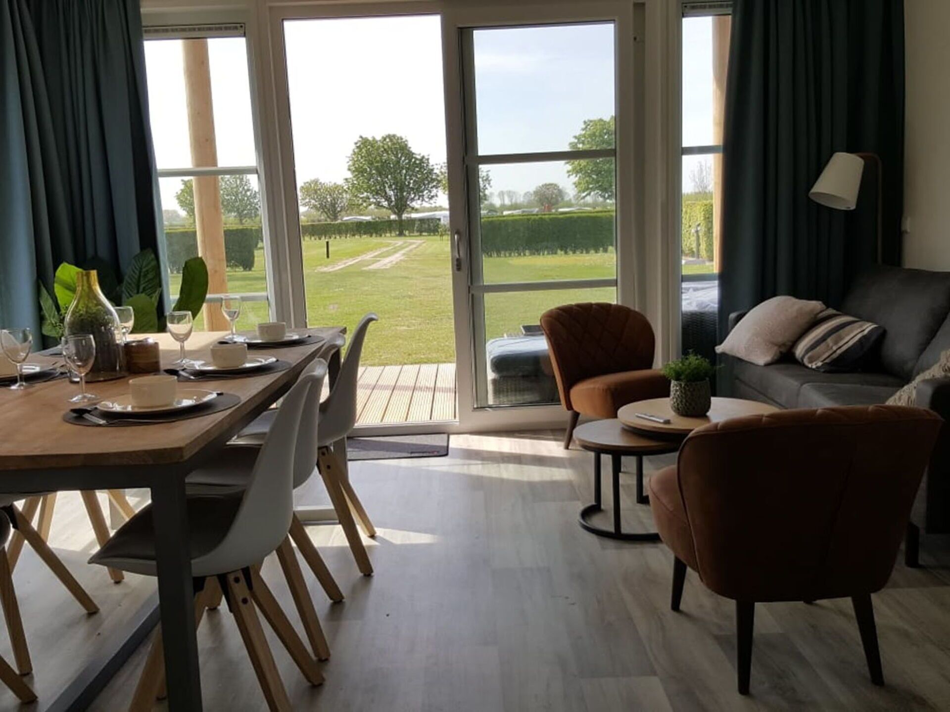 Pflanze, Möbel, Tabelle, Eigentum, Gebäude, Stuhl, Holz, Fenster, Interior Design, Vorhang