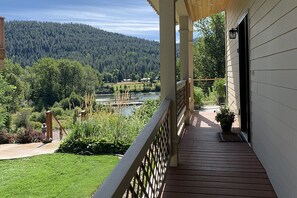 Property grounds - River view & 5 minute walk to downtown!  (Leavenworth)