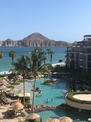 Een verwarmd zwembad